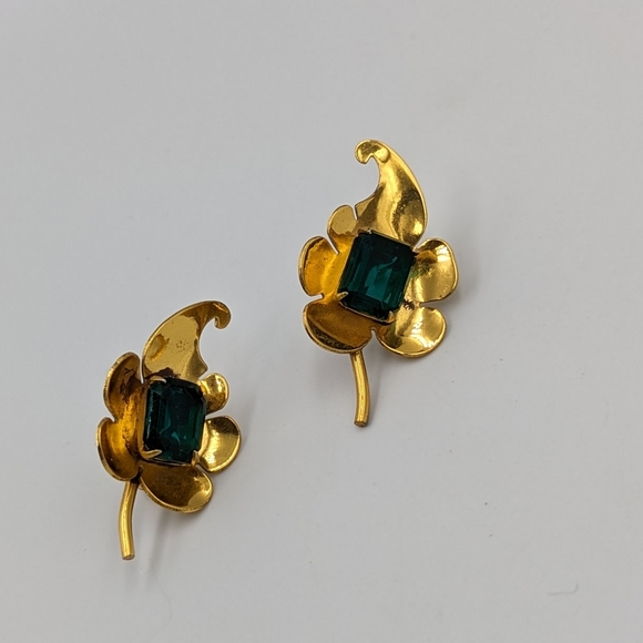 Amazing Vintage Gold Tone 925 Sterling Screw Back Emerald Green Glass Earrings - Picture 4 of 10